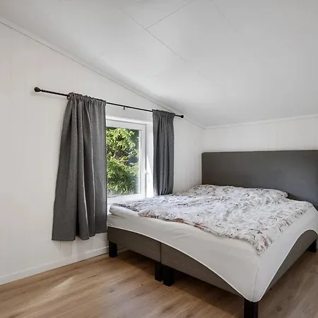 Vakantiehuis Large Single-family - In
