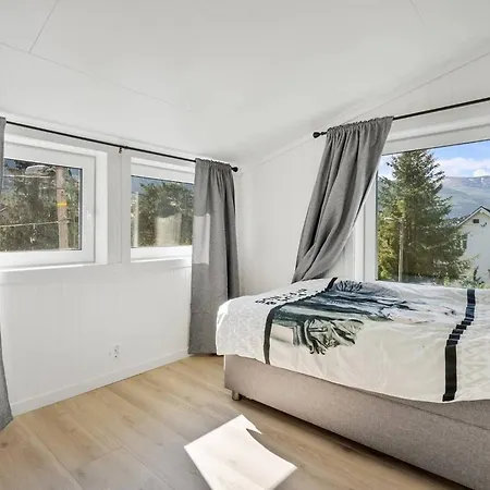 Large Single-family - In Holiday home